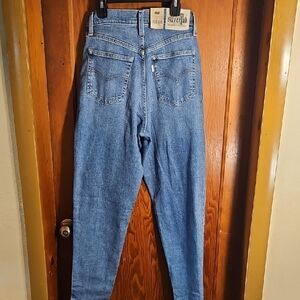 Levi's High Rise Women's Jeans in Classic Blue